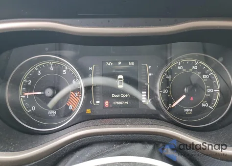 2014 Jeep Cherokee Latitude z USA, uszkodzony, nr VIN 1C4PJMCS3EW282767